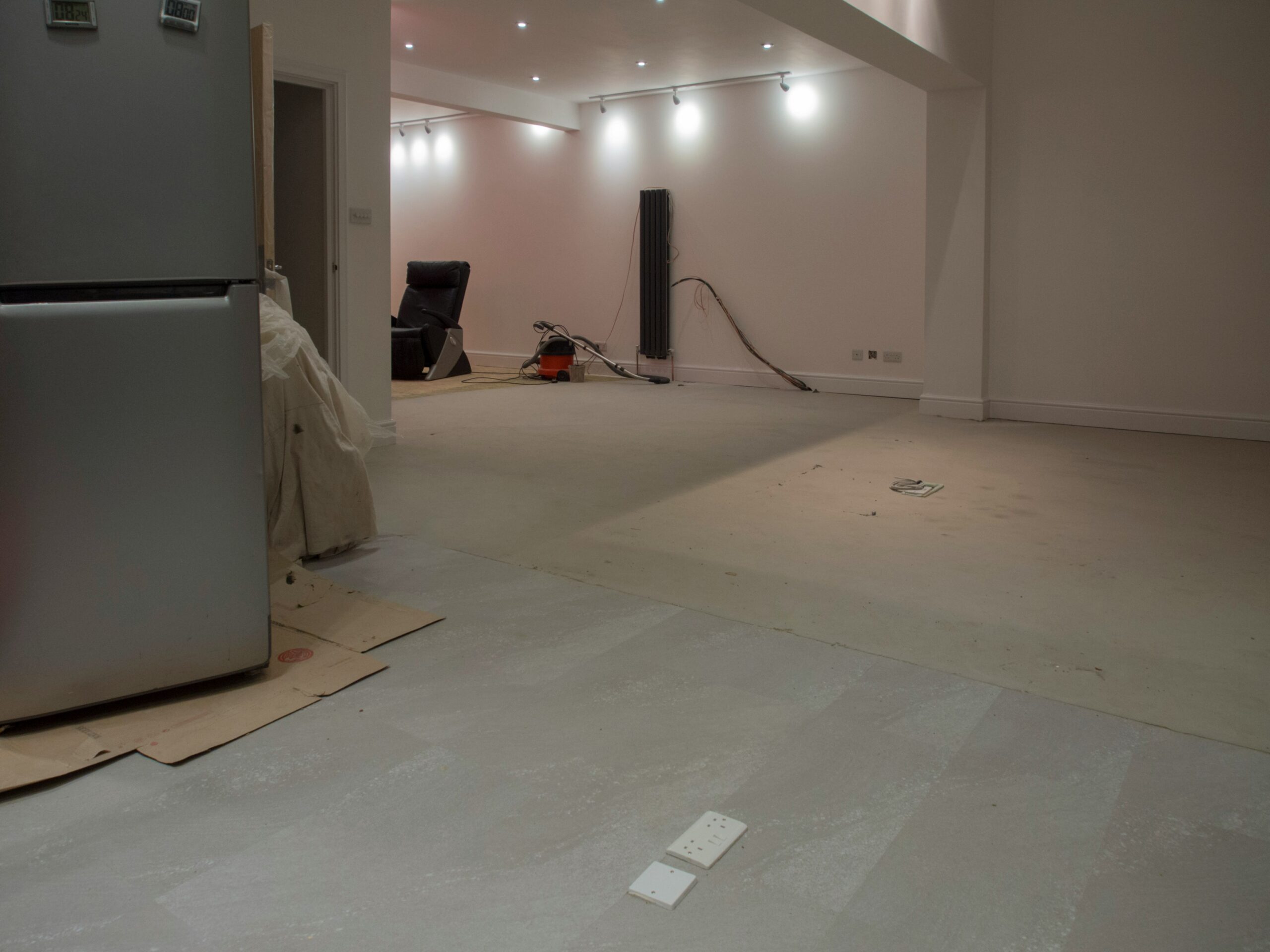 How to remove old flooring without damaging the subfloor 1 photo 1741105820127 97dd1aaafe87 scaled